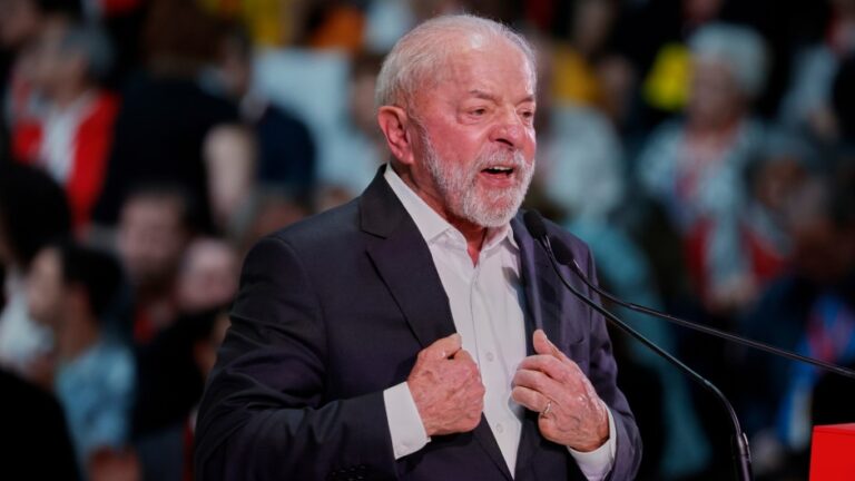 Lula aprovecha la crisis de imagen de Flavio Bolsonaro y estira su ventaja/ El escándalo del Banco Master de Brasil hunde a Flavio Bolsonaro en las encuestas