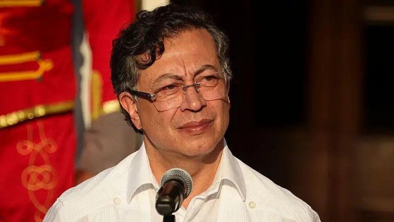 Análisis BBC: Qué tanto transformó Petro a Colombia, “el presidente del cambio” que se juega su legado aunque no pueda ser reelegido