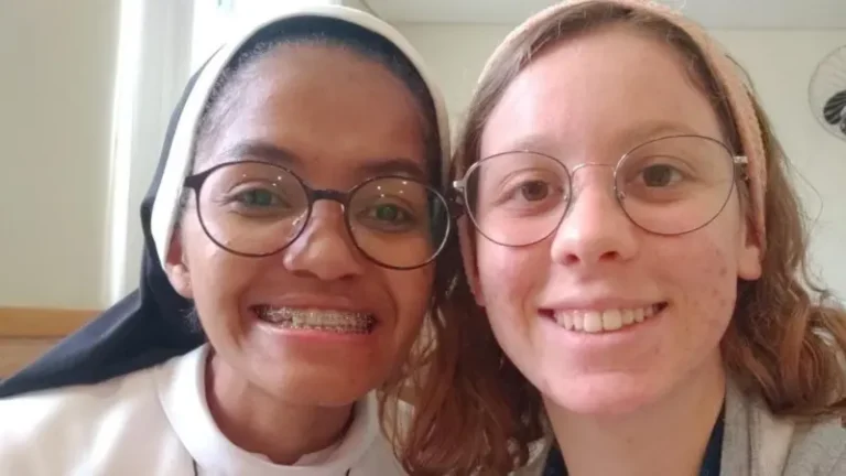 Reportaje-“Dios fue nuestro Cupido”: la historia de amor de dos jóvenes que iban a ser monjas y acabaron casándose
