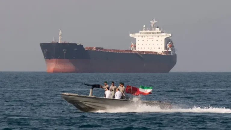 El desafío de Irán a EE.UU. al ampliar el área del estrecho de Ormuz que considera bajo su control militar