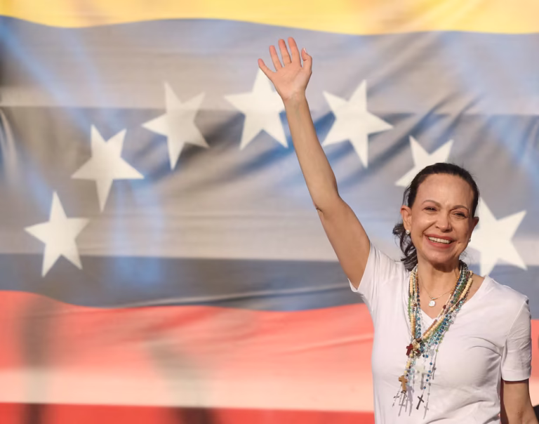 Una encuesta reveló un cambio drástico en la política de Venezuela/ Cancillería de Venezuela evita molestar a Trump y guarda silencio ante los ataques contra Raúl Castro y sus aliados