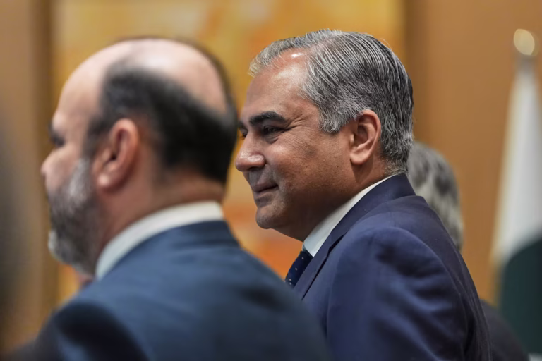 El ministro del Interior de Pakistán llegó a Teherán en una visita sorpresa para impulsar las negociaciones de paz con EEUU/ Israel abatió al jefe del brazo armado del grupo terrorista Hamas en Gaza
