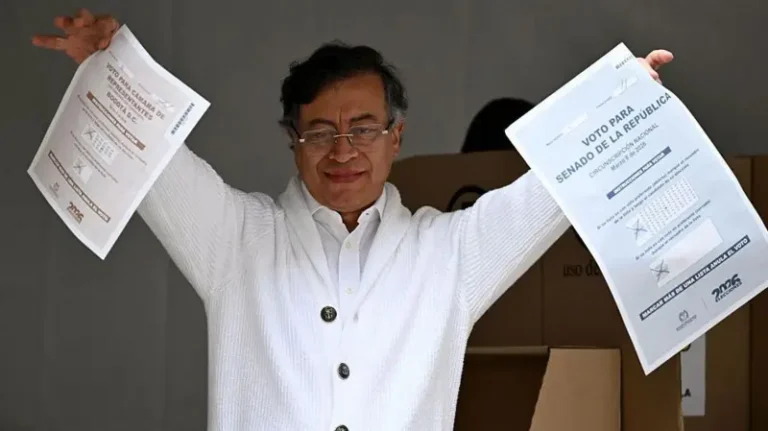Petro insiste en su denuncia de fraude en Colombia, pero observadores electorales aseguran que no detectan irregularidades/ Trump da su respaldo “completo y total” a Abelardo de la Espriella de cara a la segunda vuelta en Colombia