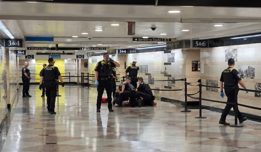 Nueva York: apuñalan a cinco personas en Penn Station y una queda con heridas graves