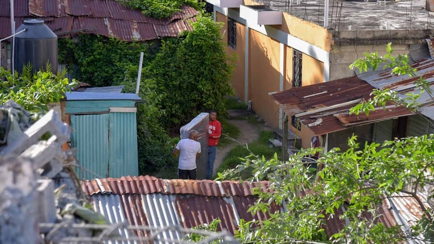 Construcciones informales en RD siguen siendo las más vulnerables ante un terremoto/ Salud Pública identifica a 59 médicos dominicanos en Venezuela; 11 han solicitado regresar al país