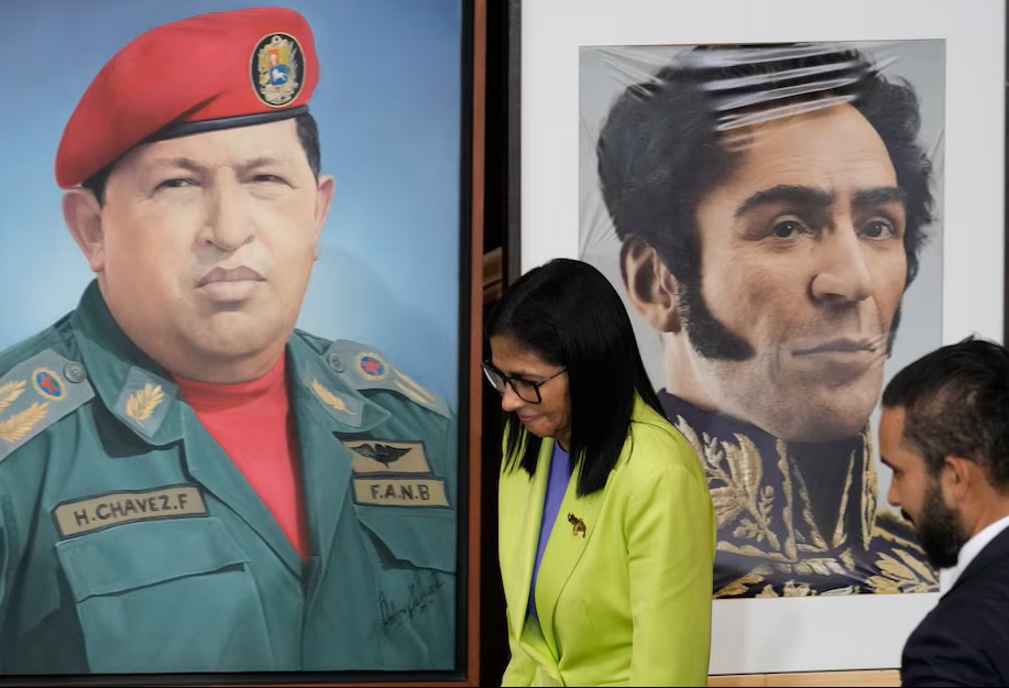 Reportaje: El chavismo apunta contra la “izquierda de cafetín” y defiende a Delcy Rodríguez