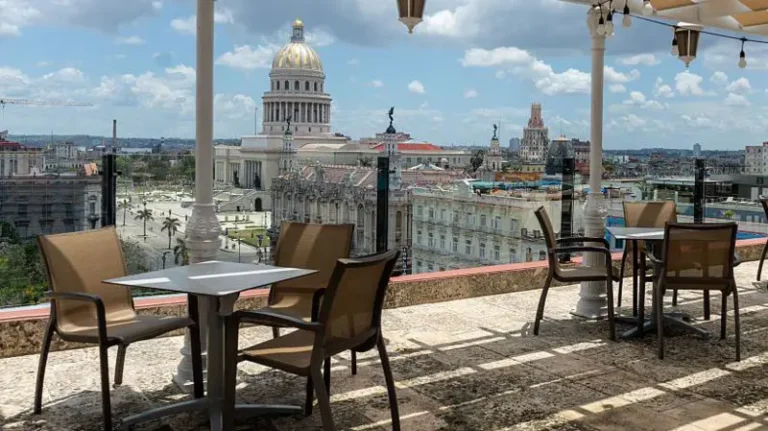 Reportaje: Por qué Iberostar y Blue Diamond, dos cadenas hoteleras clave en la industria turística de Cuba, abandonan operaciones en la isla “con efecto inmediato”