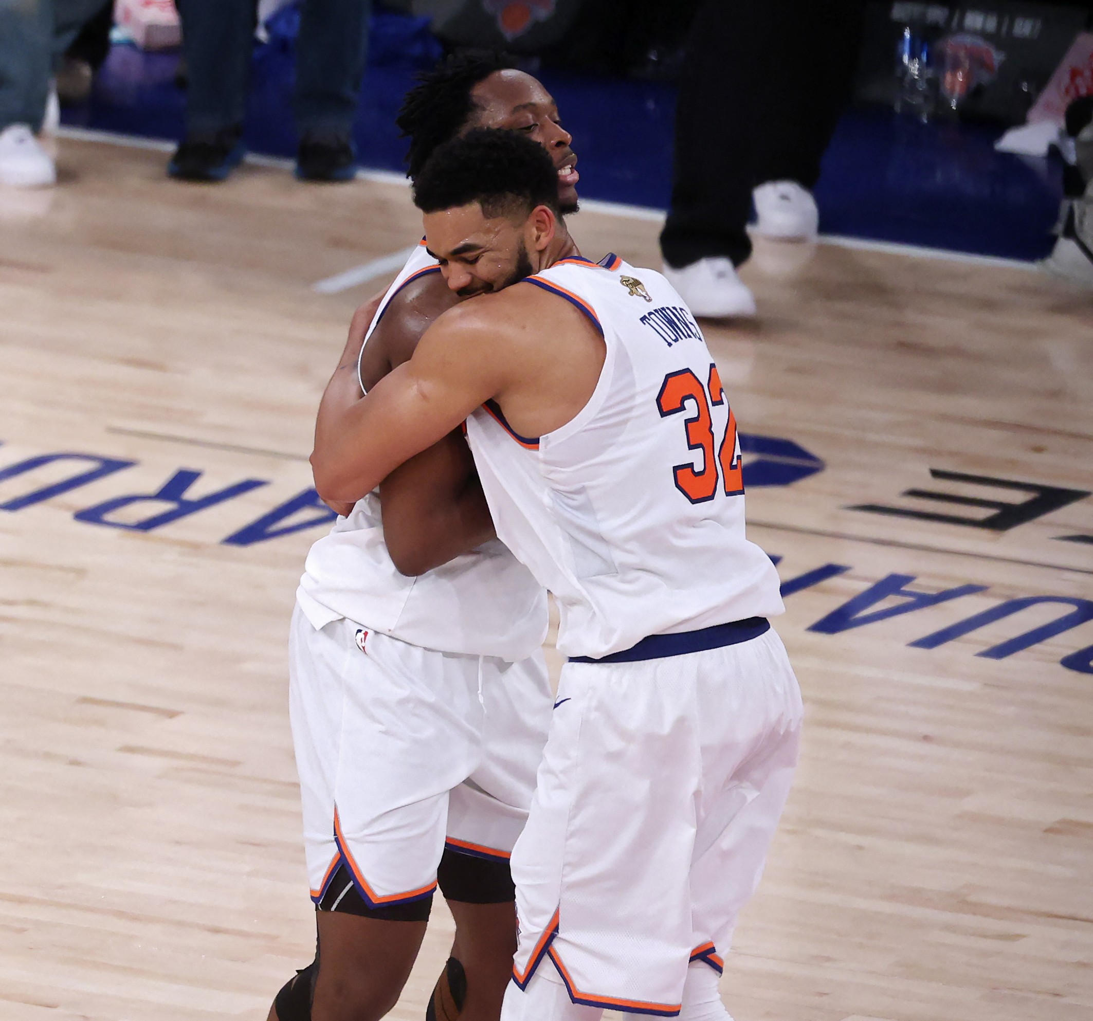 Los Knicks logran una remontada histórica y quedan a un paso del título ante los Spurs