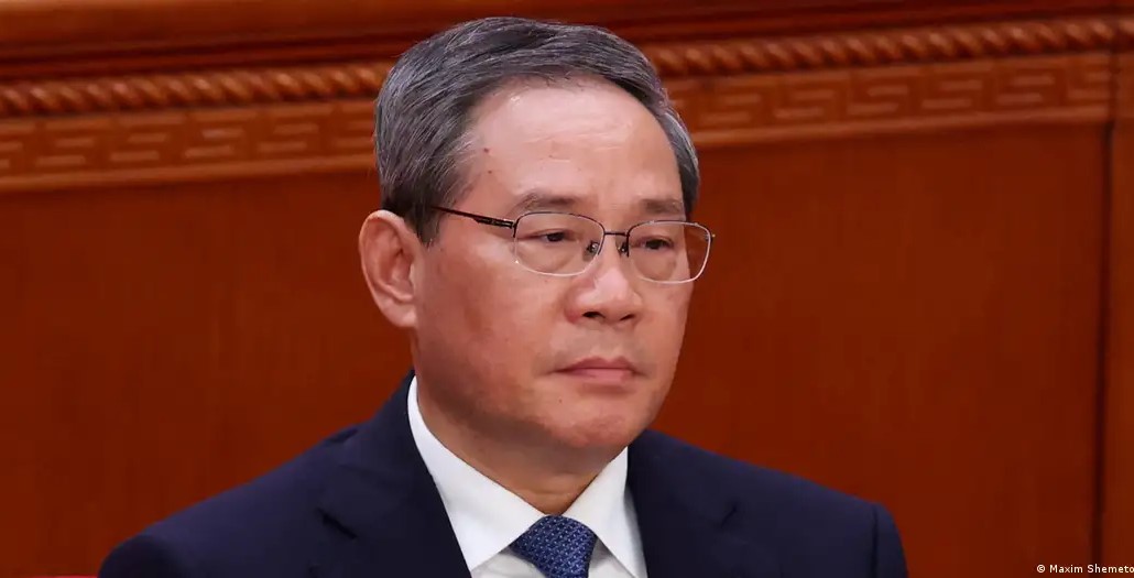 China insta a regular la IA antes de “perder el control”