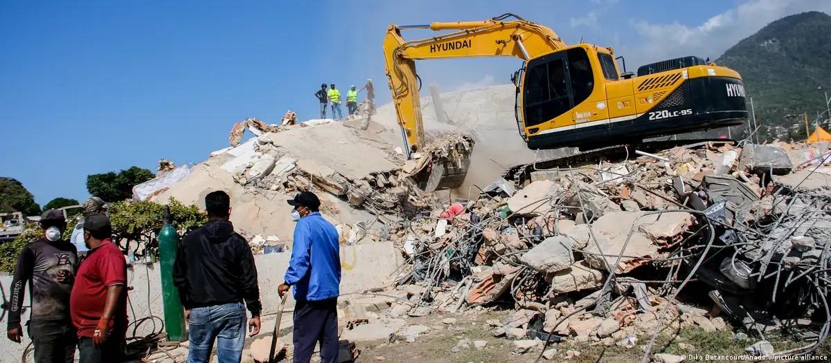 EE.UU. envía a Venezuela más militares y equipos de rescate/ ¿Cómo responderá Estados Unidos a los devastadores terremotos en Venezuela?
