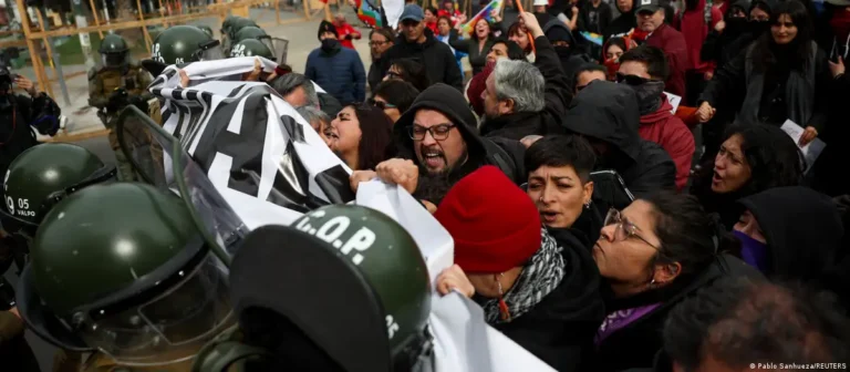 Chile: protestas durante primer discurso de Kast en Congreso