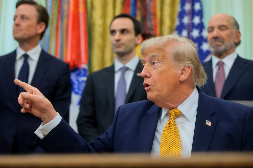 Trump dijo que Estados Unidos tiene el “control total” del estrecho de Ormuz y advirtió a Irán que actuará si incumple el acuerdo