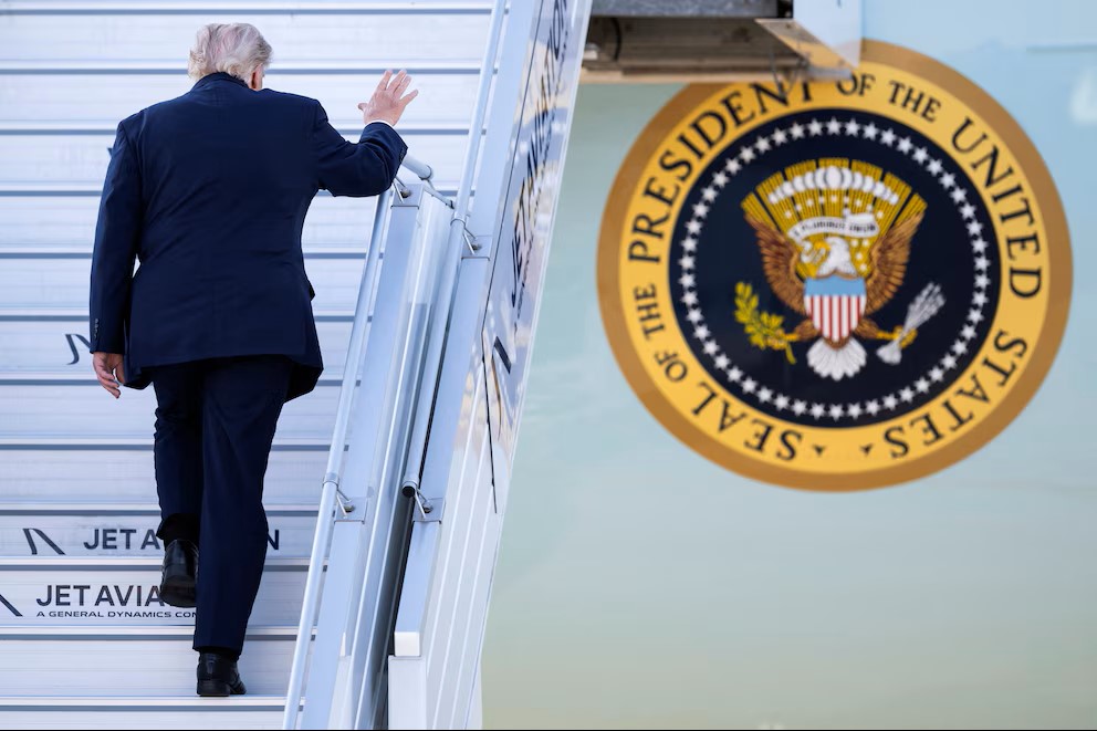 Trump nadó mucho y murio en la orilla