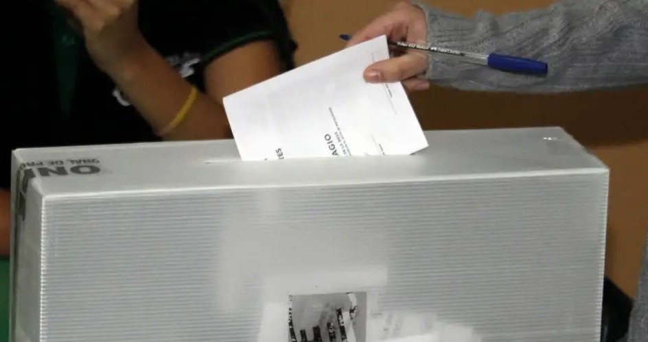 Se abren las urnas en Perú para elegir nuevo presidente