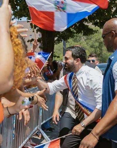 Alcalde Mamdani en desfile dominicano del Bronx
