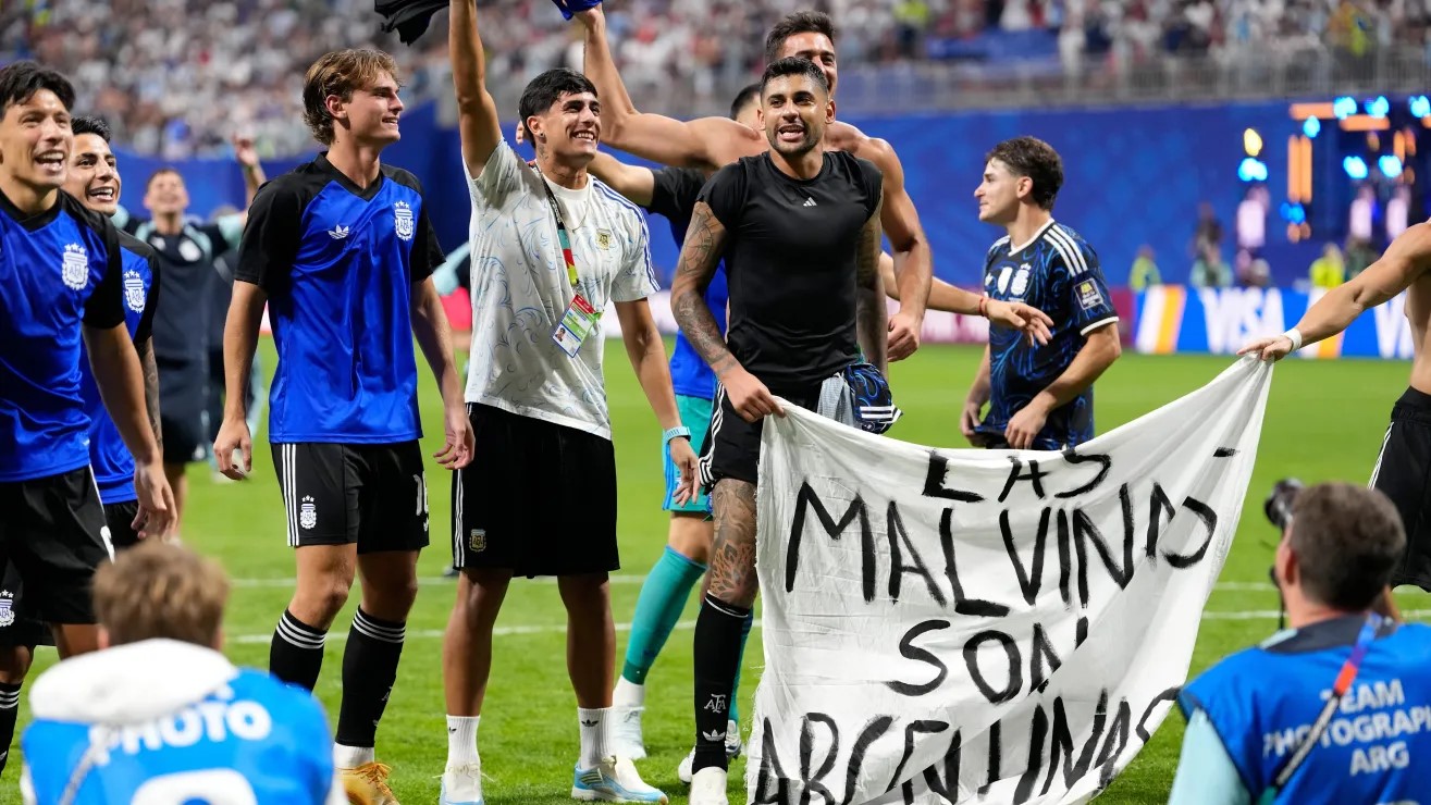 Argentina violo reglas de la FIFA por pancarta anti-Inglaterra