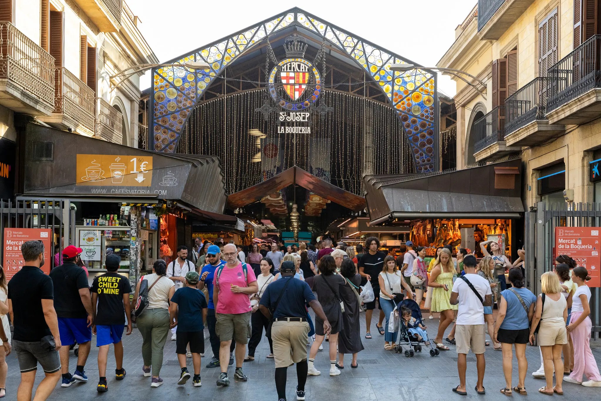 Barcelona-Sustainable-Tourism-Director-01-pzqm-superJumbo