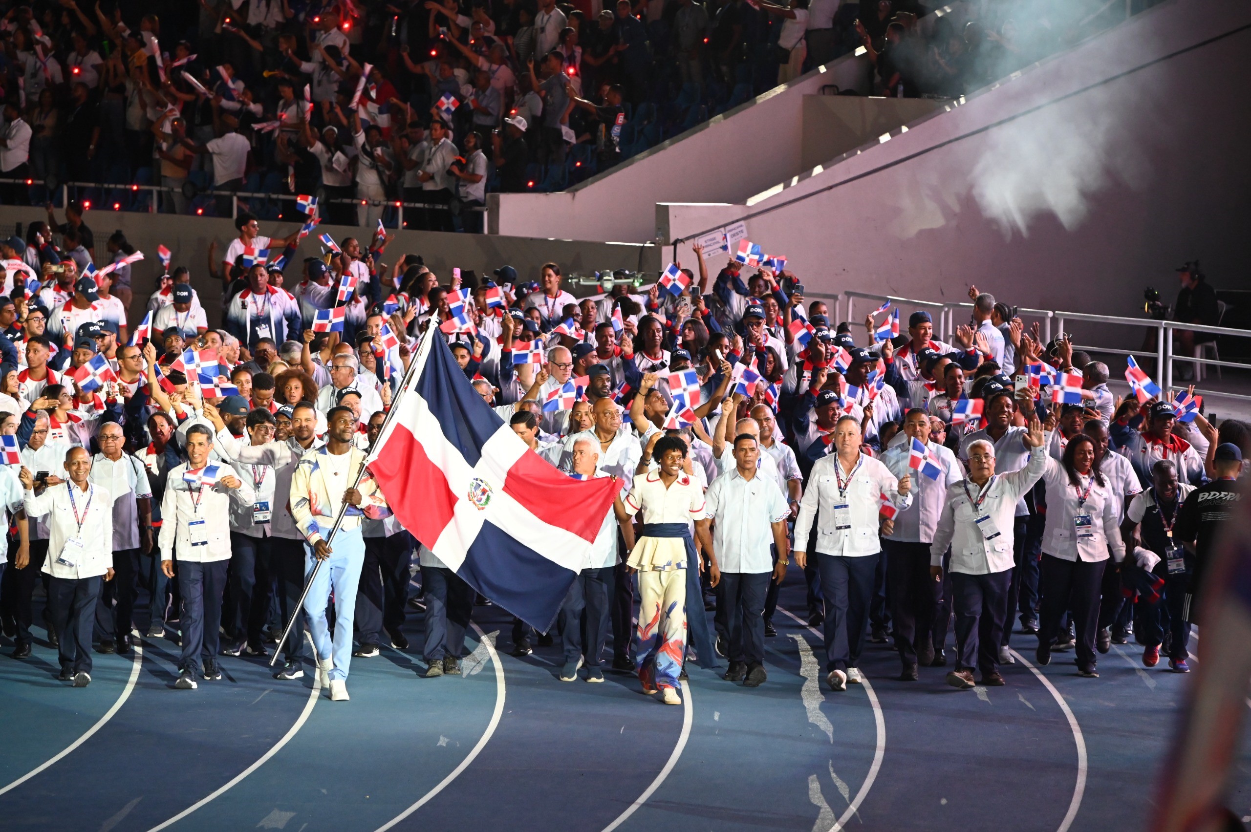 Boxeador Cristian Pinales y Marileydi encabenzan ceremonia
