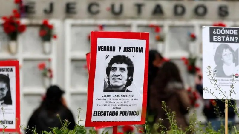 Cartel pidiendo en Chile justicia por asesinato de Victor Jara