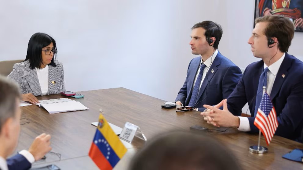Delcy Rodriguez reunida con una comision de EEUU