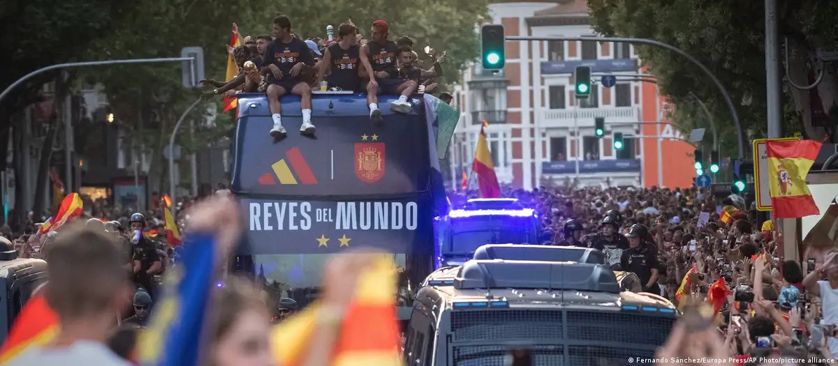 Gran recibimiento a campeones de España
