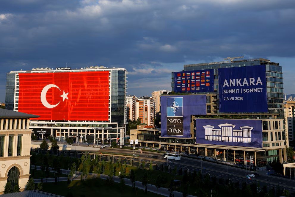 La OTAN inaugura en Ankara una cumbre para exhibir el aumento del gasto militar y contener las críticas de Donald Trump