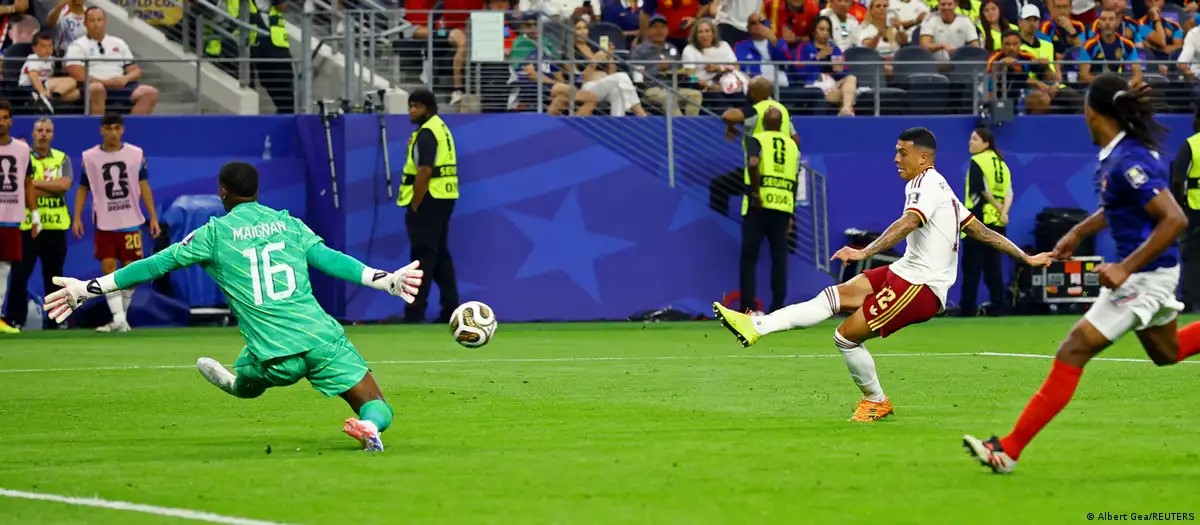 Pedro Porro anota el 2-0 por España