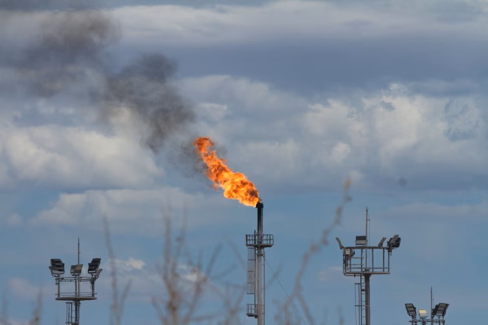 Petroleo de Texas sube 4 porciento hoy