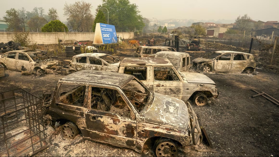 Varios autos calcinados por incendios en España