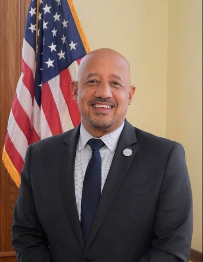 Brian DePeña, alcalde de Lawrence, Ma