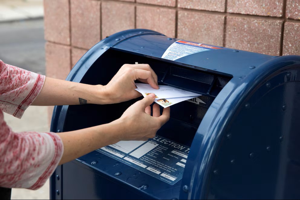 Democratas demandan al servicio postal de USA