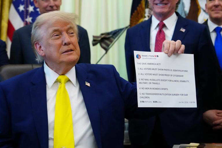 Trump podria estar beneficiandose vendiendo informacion