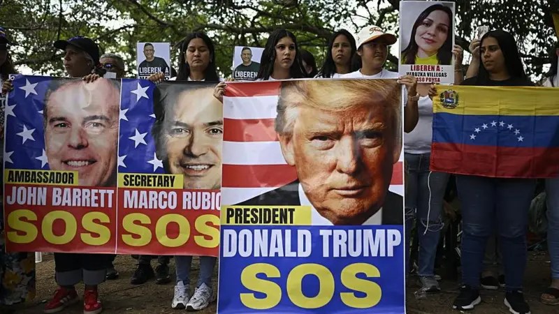 Trump y pancartas en Venezuela