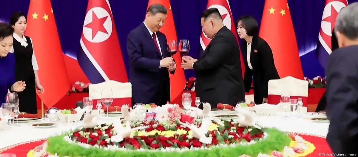 Xi y Kim cierran filas, sin hablar de desnuclearización/Más de 10.000 evacuados en China por avance de tifón