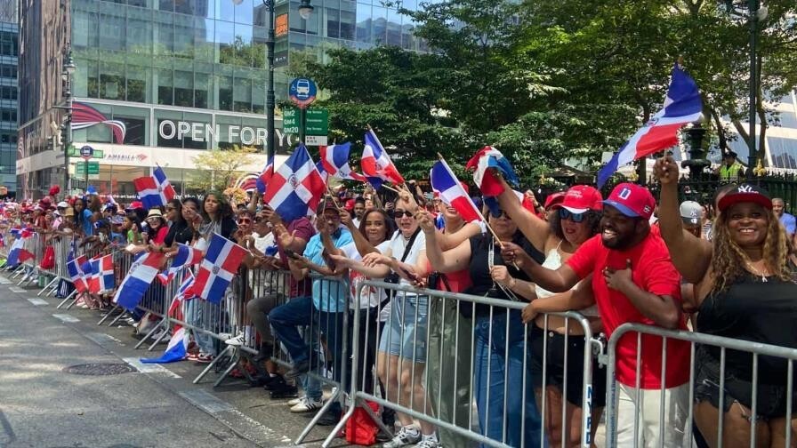 el-empire-state-building-se-ilumina-por-desfile-dominicano-39be4c73-focus-0-0-896-504