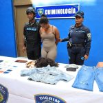 Apresan mujer acusada de drogar a un hombre con un jugo y robarle/ Matan hombre frente a colmado en SDE/ Jefe de policías dice: “buscará delincuentes donde quiera”