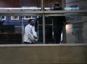 Apresan 28 medicos
