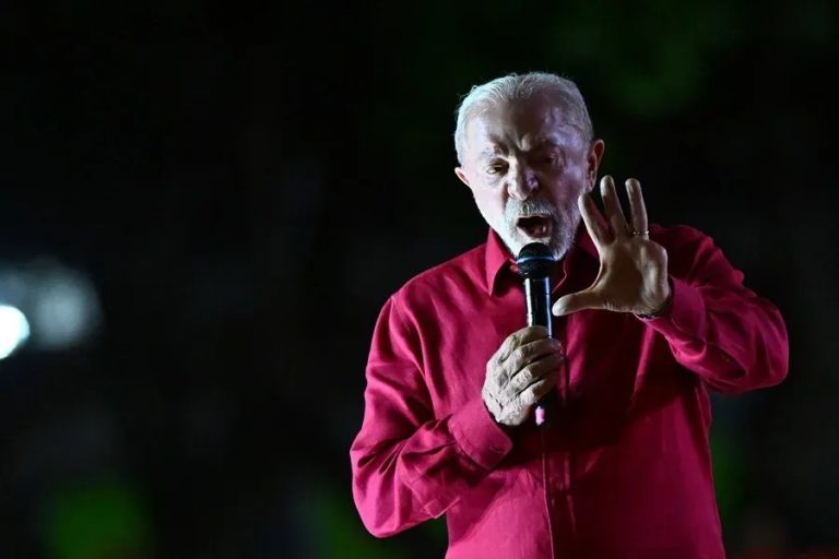 Lula dice que Flávio Bolsonaro «no va a escapar» de la justicia por el caso del banco Master/ Flavio Bolsonaro acorte distancia con Lula en las encuestas