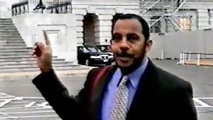 Omar Al bayoudi, enfrenta demanda millonaria por participar en 9-S