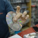 Los CDs de música están de regreso: suben las ventas en EE.UU. y aumenta la demanda en algunos países de América Latina/ Mujer que acusó a Jay-Z de violación dice la acusación era falsa y nunca lo conoció