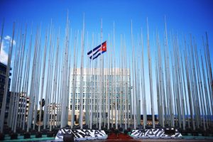 aTRACCION DE BANDERAS EN lA hABANA. Cuba