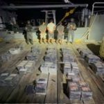 Apresan tres extranjeros con 595 paquetes de presunta cocaína en las costas de Baní/ Operación Armum: ocupan 200 armas y 40,000 municiones en allanamientos a armerías