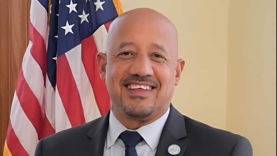 Brian DePeña, el alcalde de Lawrence acusado de fraude