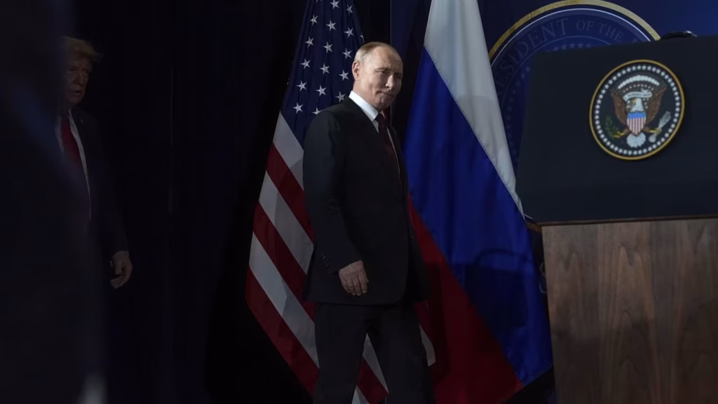 El presidente Donald Trump (izquierda) y el presidente de Rusia, Vladimir Putin