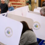 Última hora de las elecciones intermedias de EE.UU., en vivo: encuestas, debates, contiendas clave y más noticias