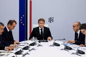 Macron mantuvo este domingo una reunión de emergencia con parte de su gabinete